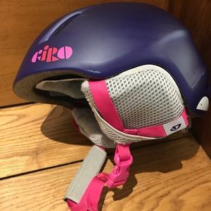 Youth Giro downhill ski helmet and Smith goggles